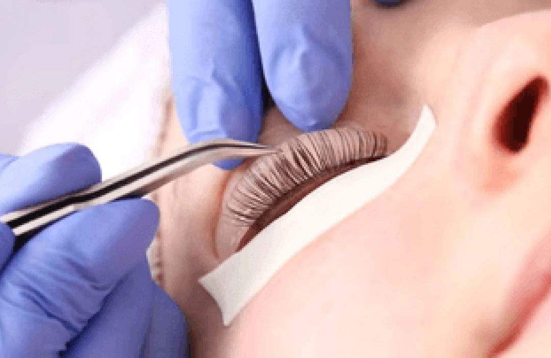 Lash Lifting Behandlung für natürlich geschwungene Wimpern im PDB Aesthetic Room Wiesbaden
